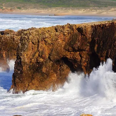 Апартаменты Charming With Shared Pool In - 60 M²