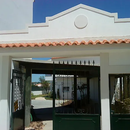 Charming With Shared Pool * Albufeira