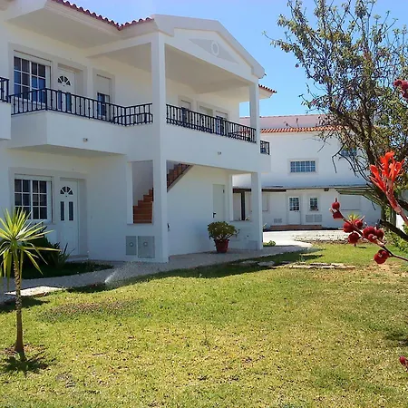 Charming With Shared Pool Albufeira