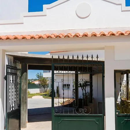 Charming With Shared Pool In - 60 M² Appartamento Albufeira